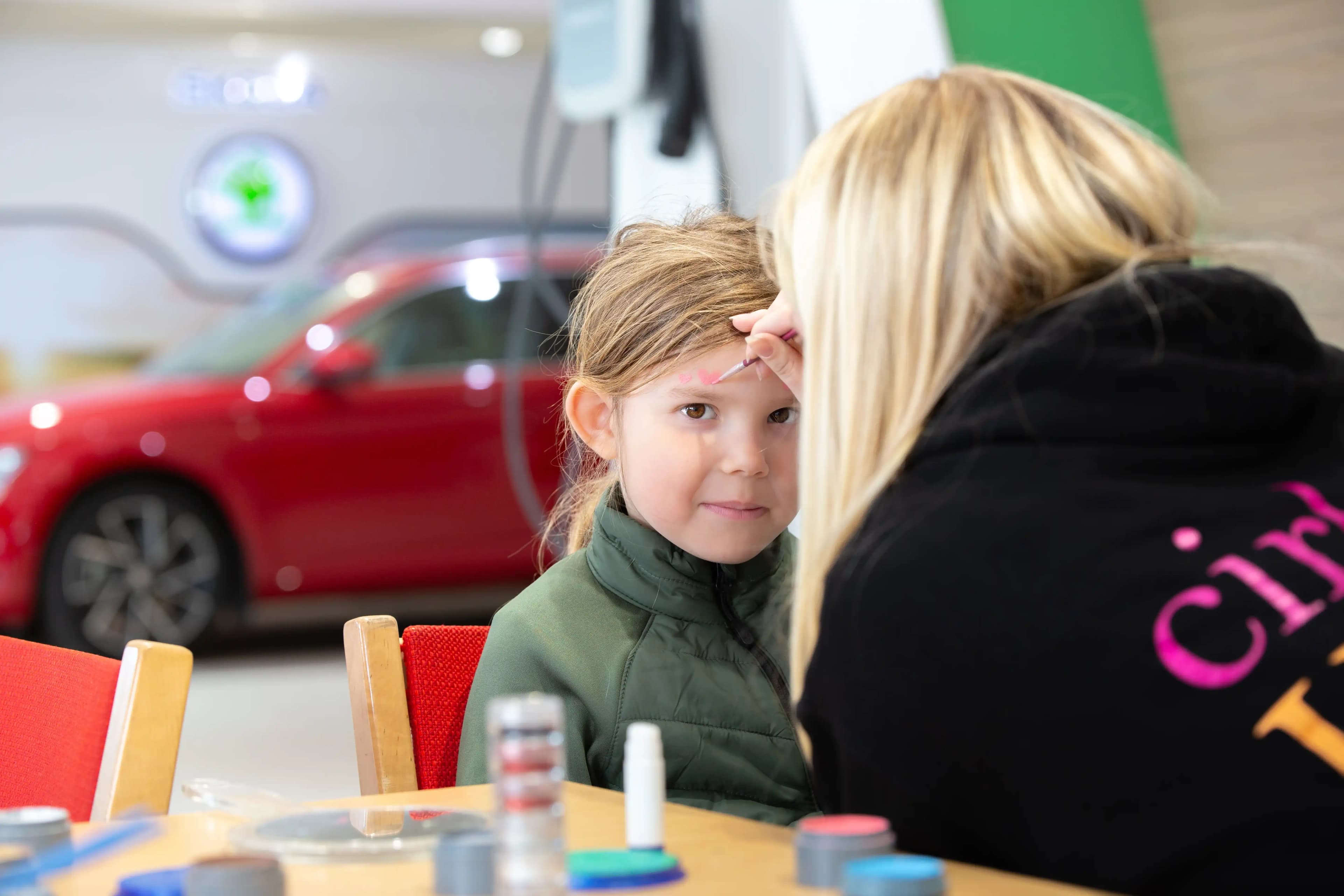 Få en ansiktsmålning i vår Skoda-hall mellan 10.00-14.00.