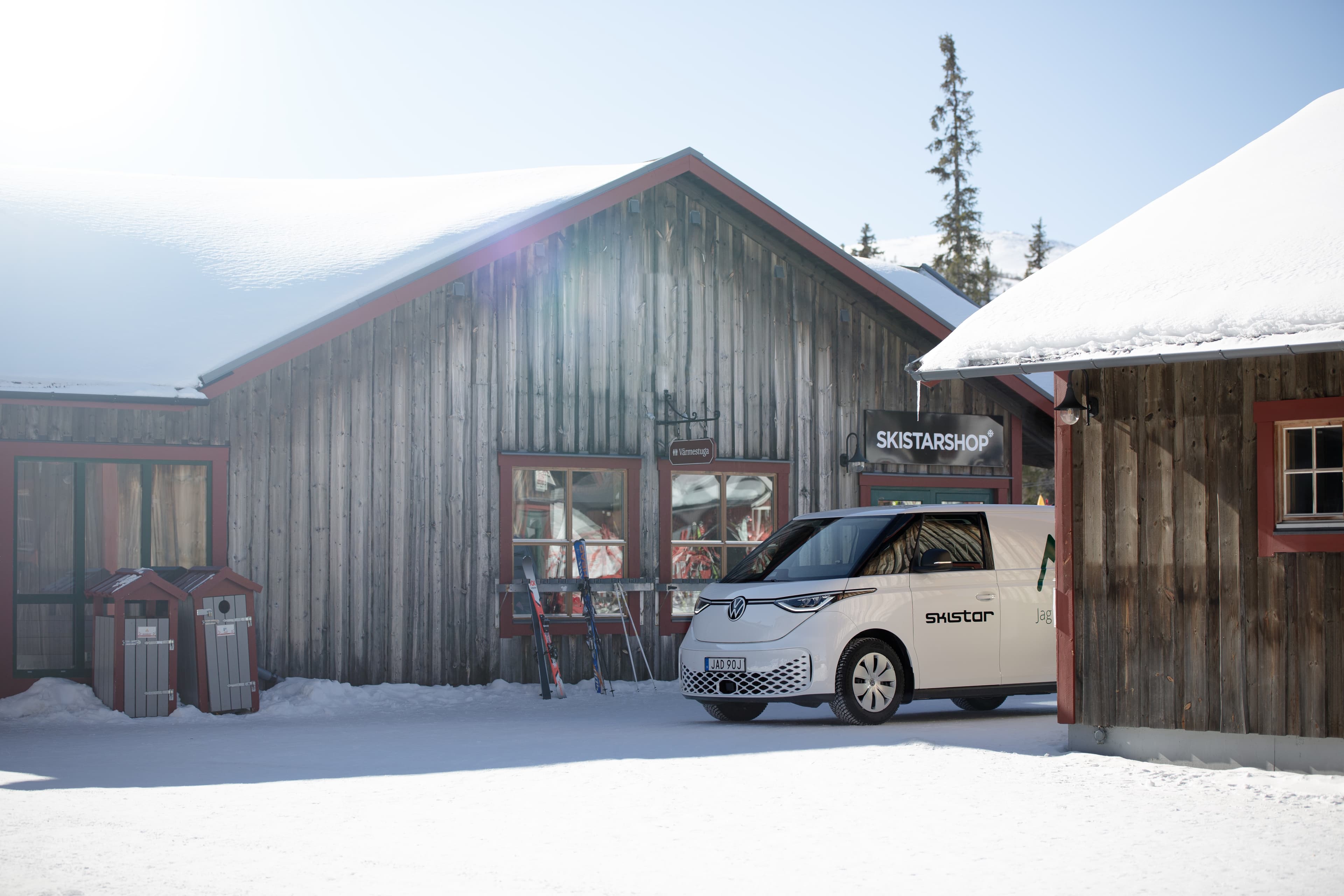 De eldrivna transportbilarna kommer bland annat användas av Skistars stug- och fastighetsavdelning i Vemdalen, Sälen och Åre.