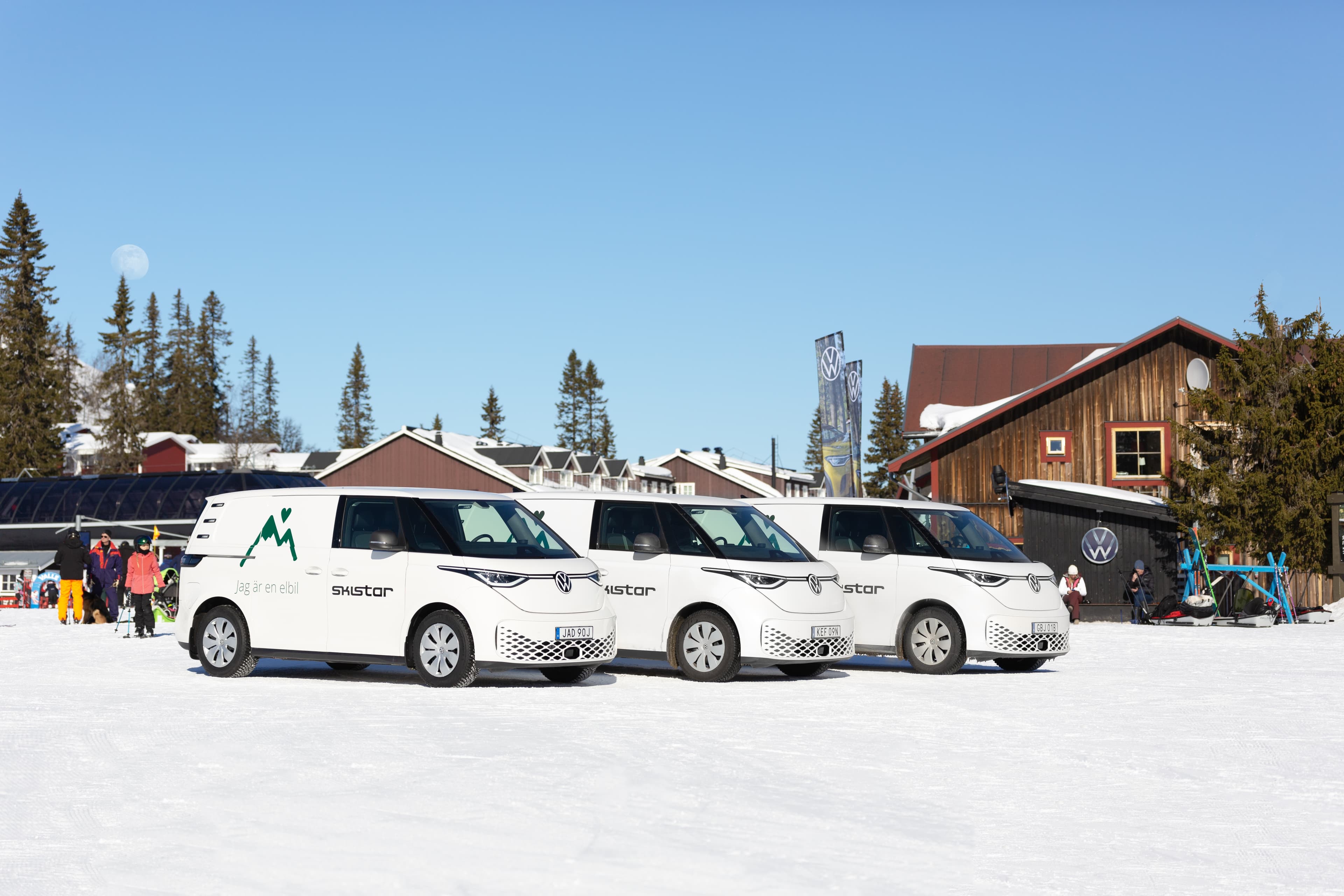 Skistar har valt att utrusta alla sina fordon med alkolås som standard. I övrigt ser inredningen i bilarna lite olika ut beroende på användningsområde.