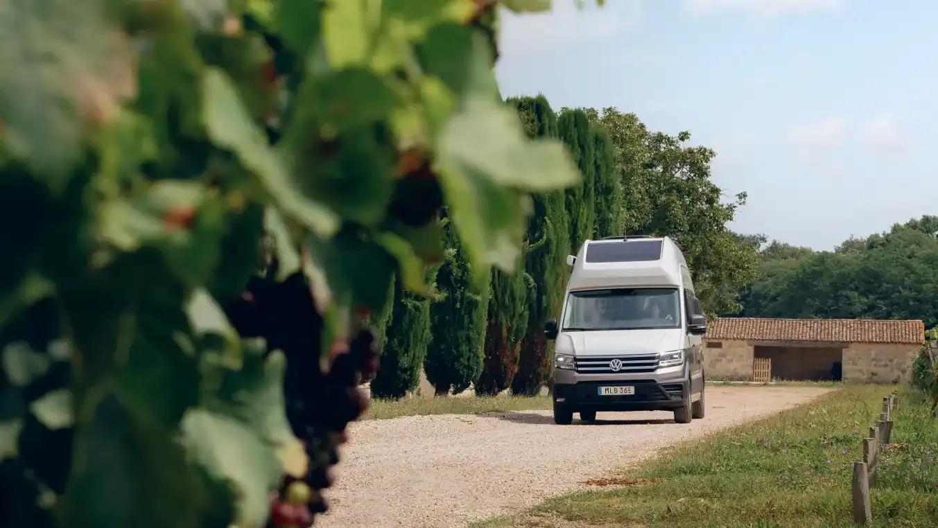 Håll koll på miljözonerna och vart du får köra med din husbil i nya städer med hjälp av appen Green Zones. På bilden syns husbilen Grand California från Volkswagen.